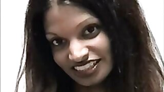 سیاہ جرابوں میں کنکی ...