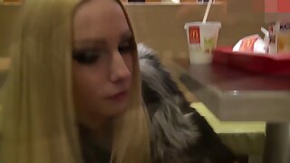 لمبے brunette slut D ...