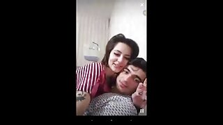 خوبصورت brunette لڑک ...