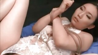منحنی سنہرے بالوں وا ...